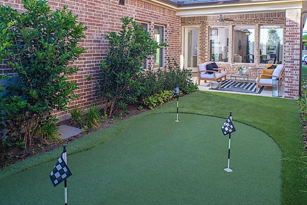 Putting Green in Backyard for Outdoor Fun