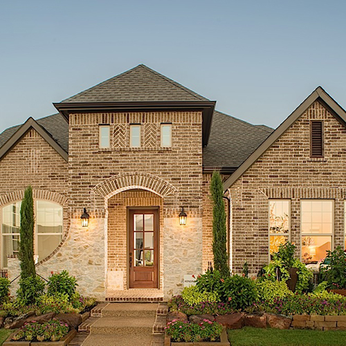New construction homes in Arlington, TX, master-planned community.